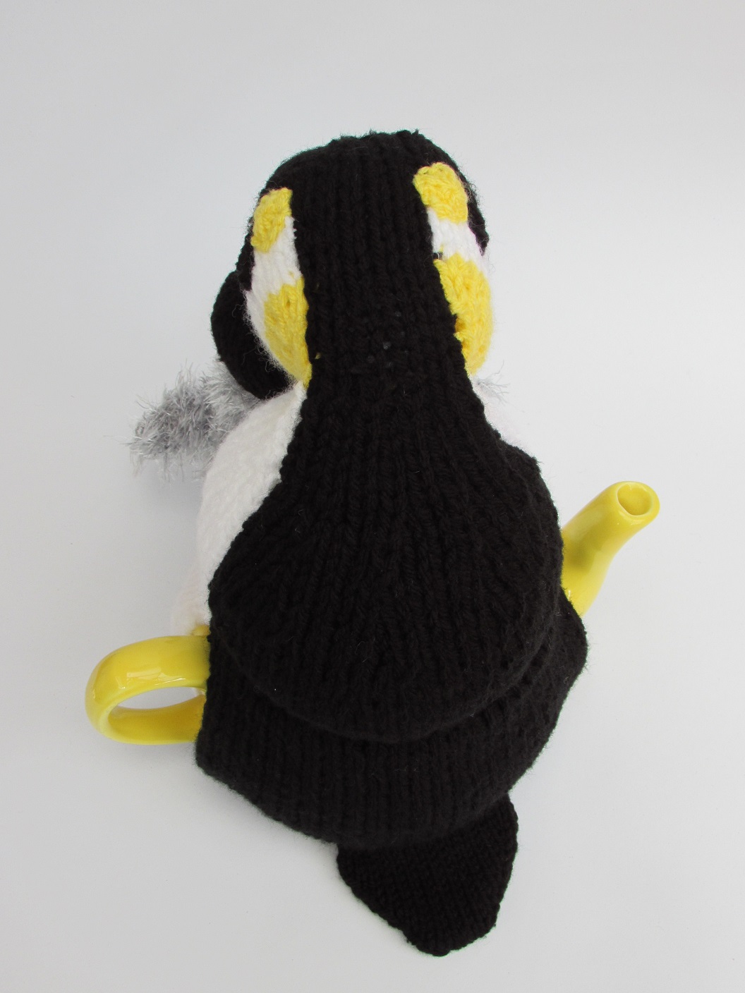 Emperor Penguin Duo tea cosy knitting pattern