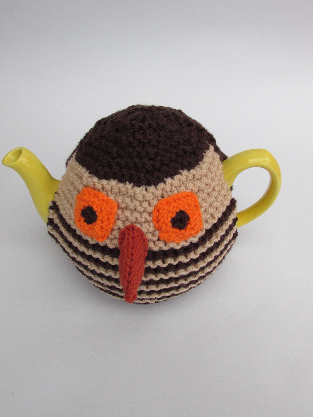 Ernest Owl tea cosy knitting pattern