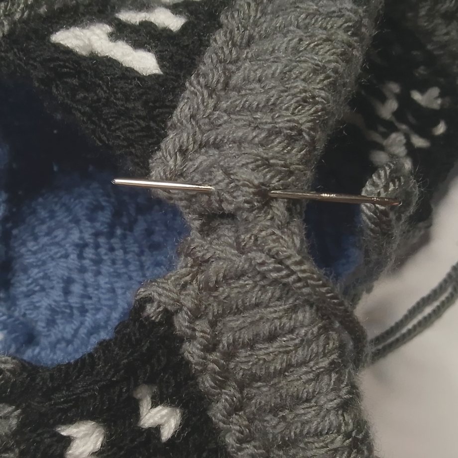 Mattress stitch tutorial step 2 sewing across to opposite row end edge