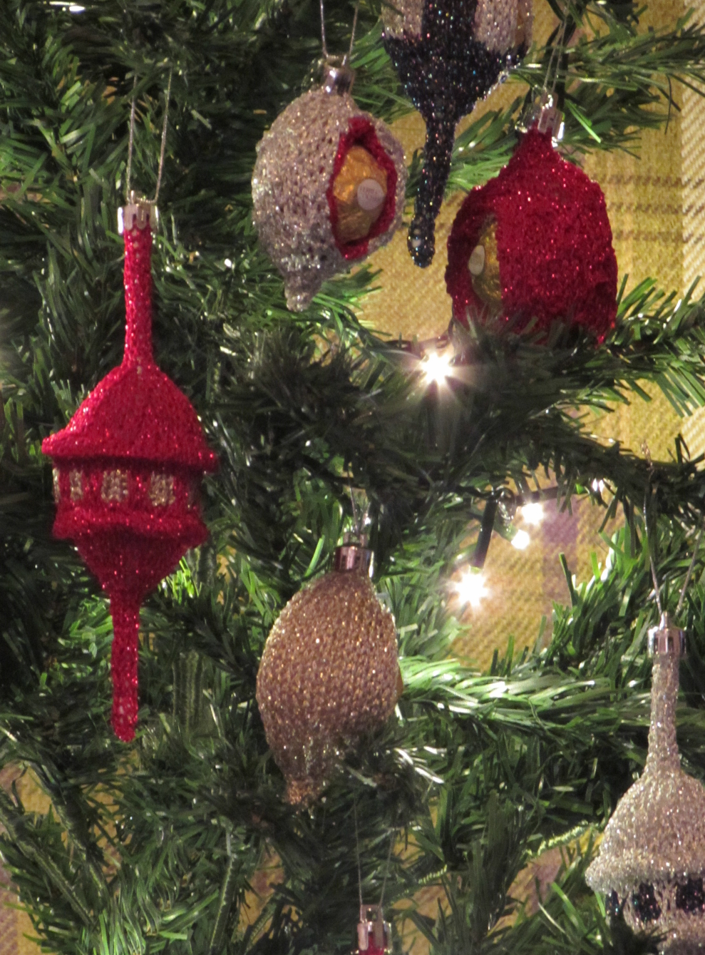 Ferrero Rocher Christmas Tree Baubles knitting pattern