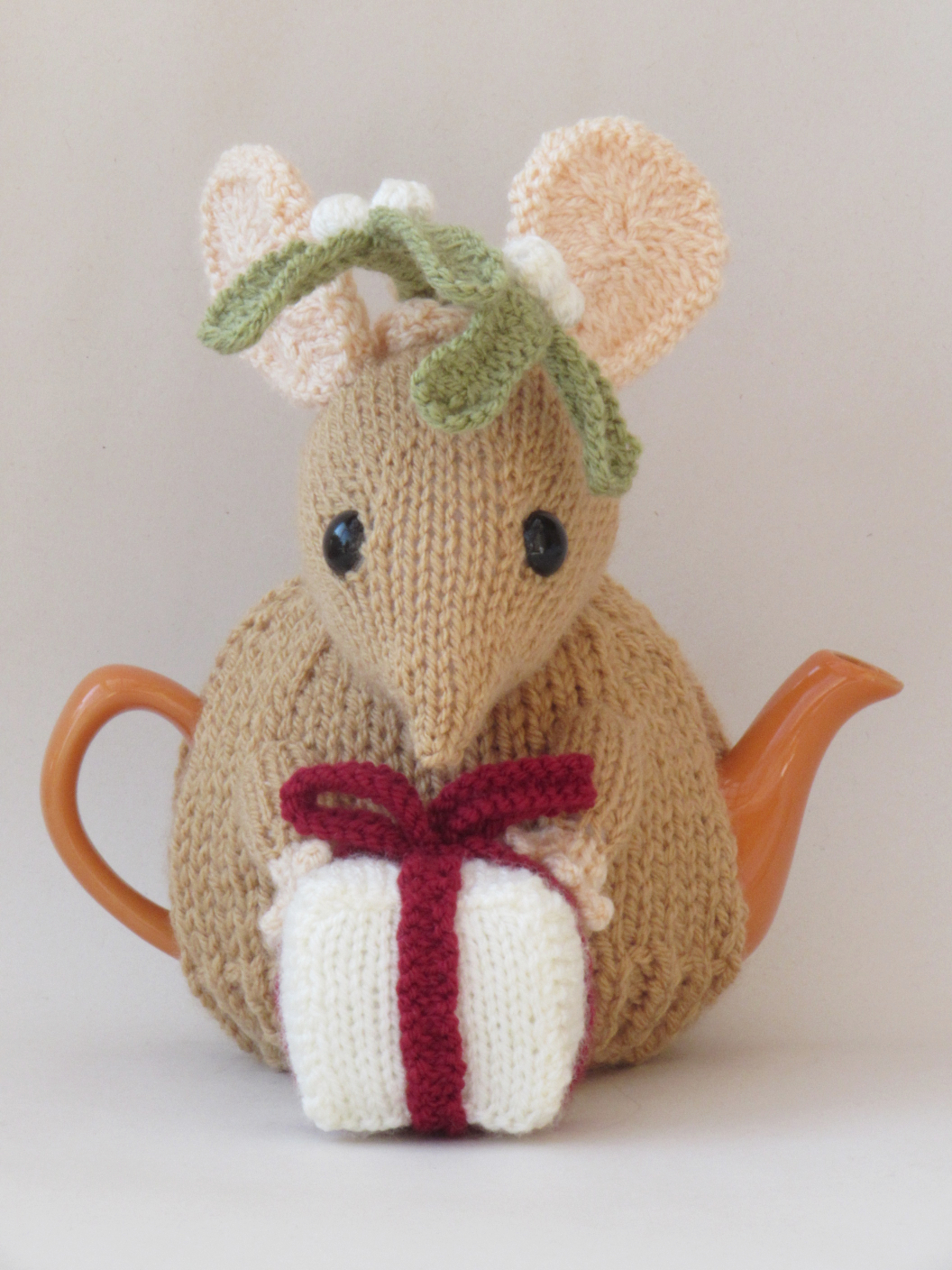 Mistletoe Mouse knitting pattern