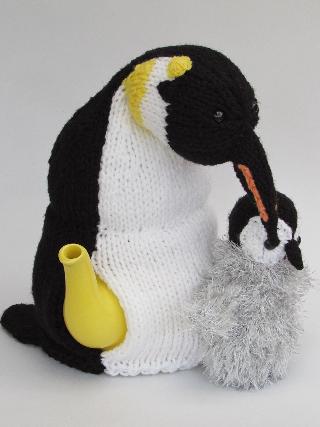 Emperor Penguin Duo tea cosy knitting pattern