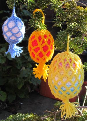 Free Crochet Christmas Baubles Pattern
