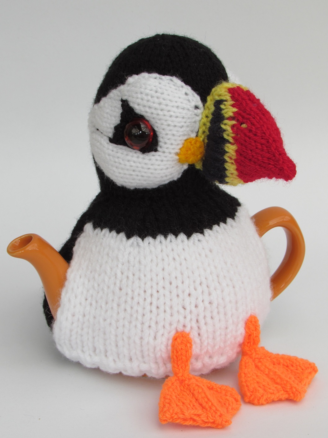 Puffin tea cosy knitting pattern