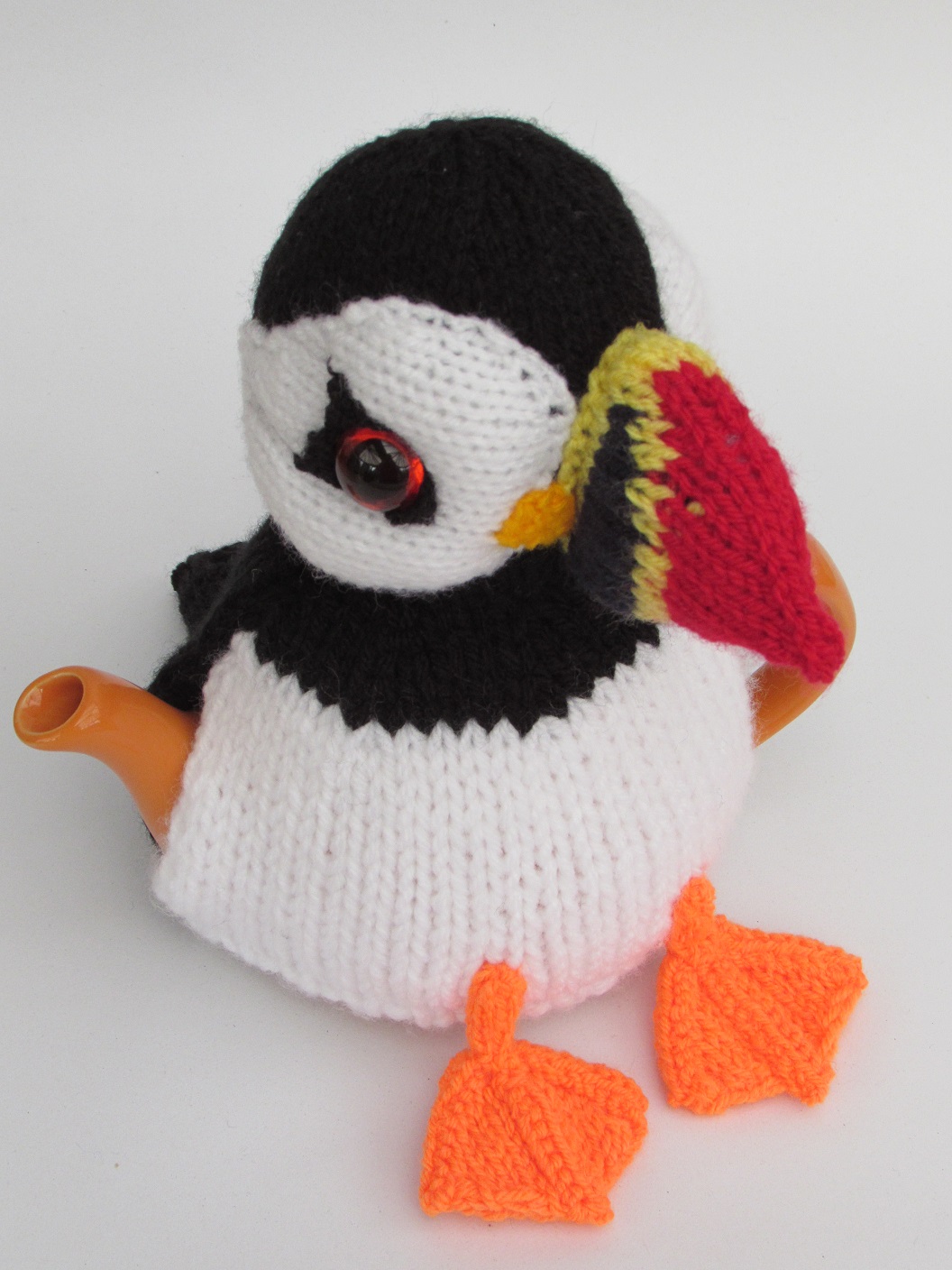 Puffin tea cosy knitting pattern