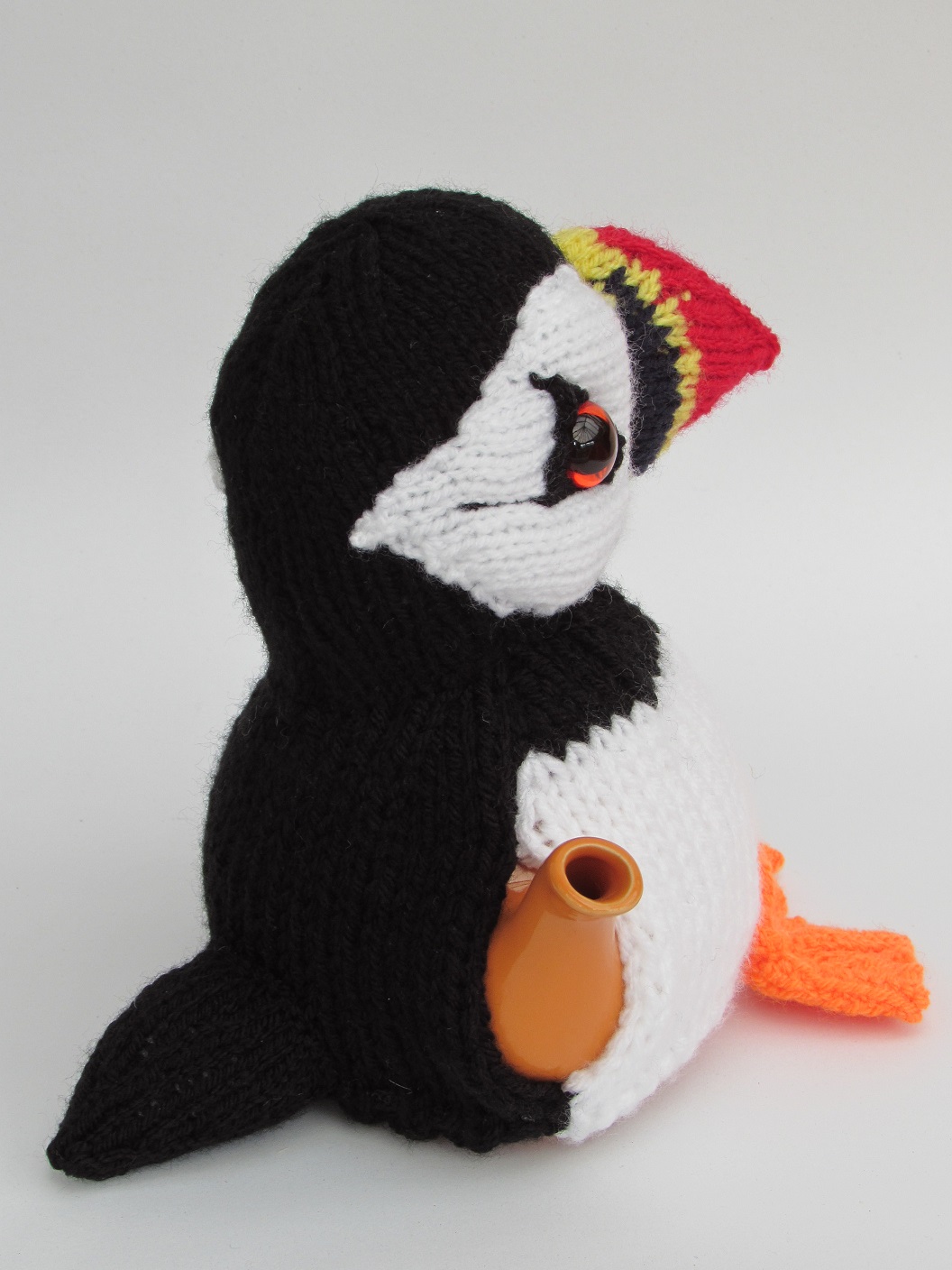 Puffin tea cosy knitting pattern