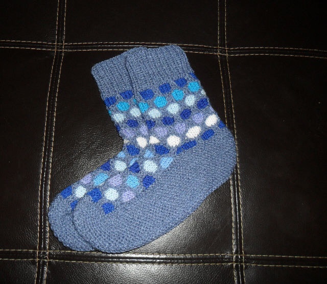 Spotty Socks knitting pattern