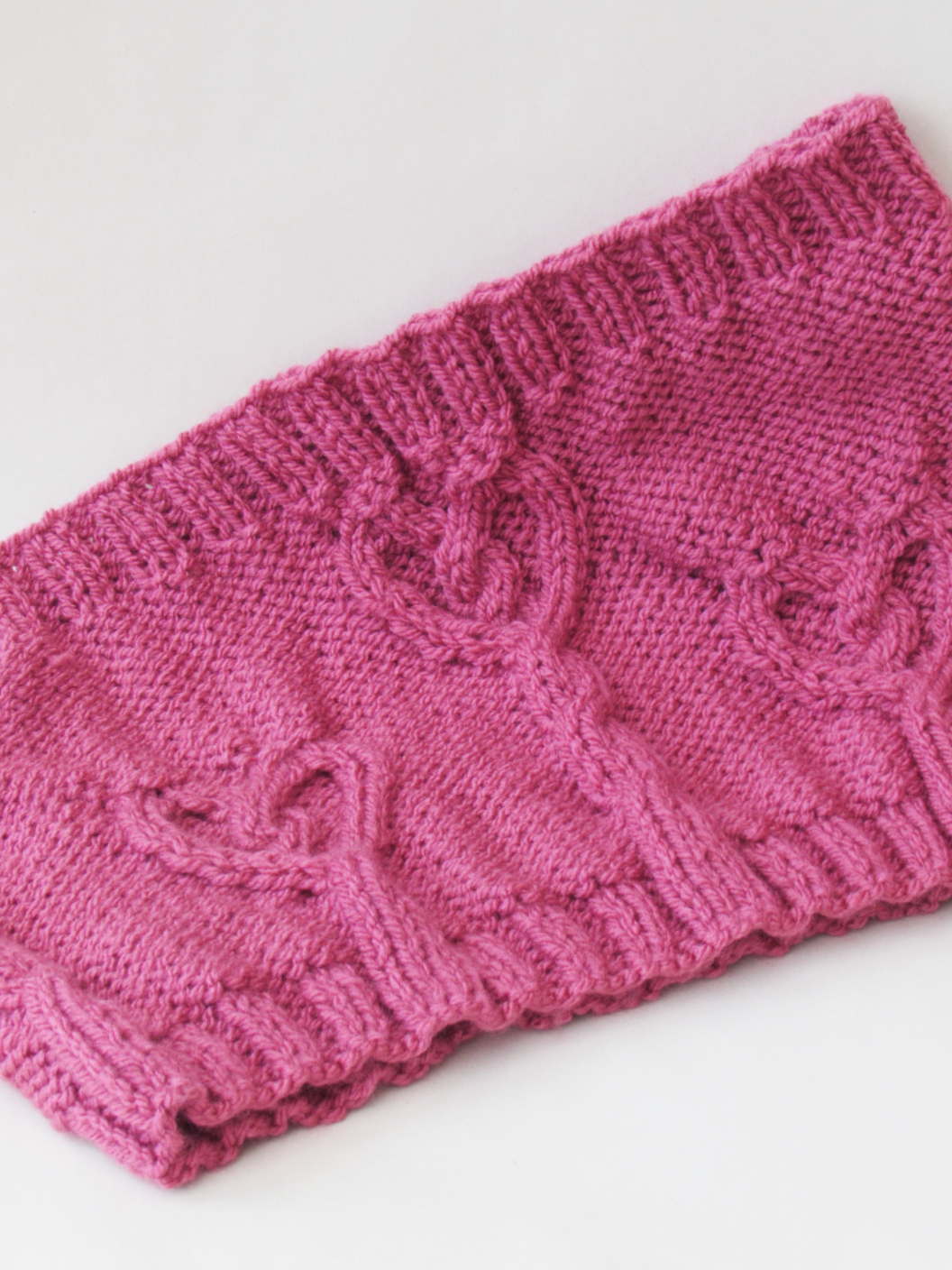 Twisted Hearts Cowl knitting pattern