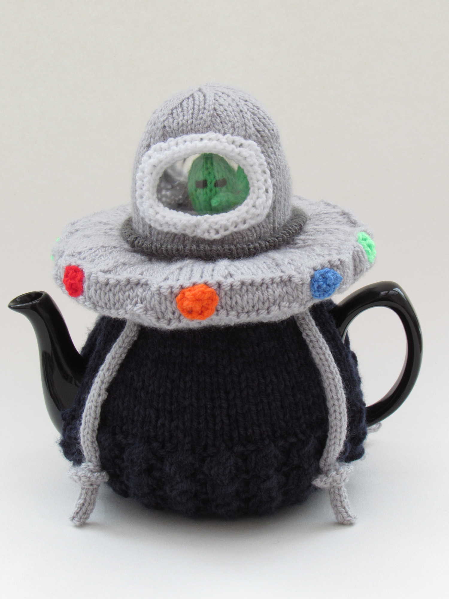 StarWars R2D2 Tea Cosy Knitting Pattern